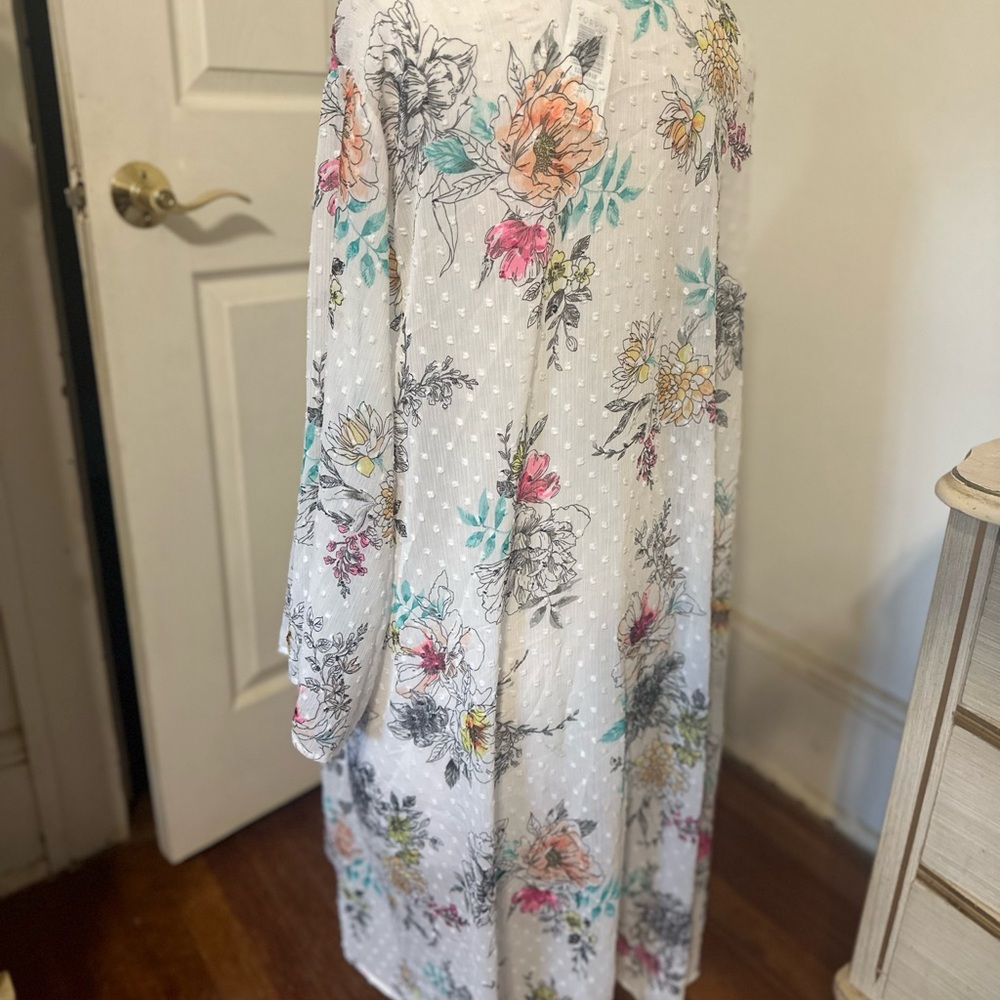 Torrid Floral Sheer kimono with Multicolor Design - Picture 2 of 3